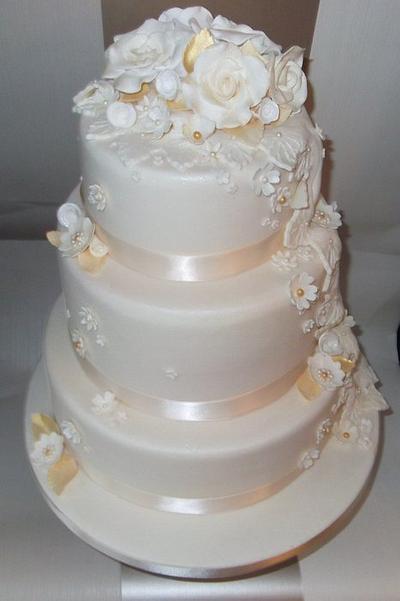 Cream and gold wedding cake - Cake by dazzleliciouscakes