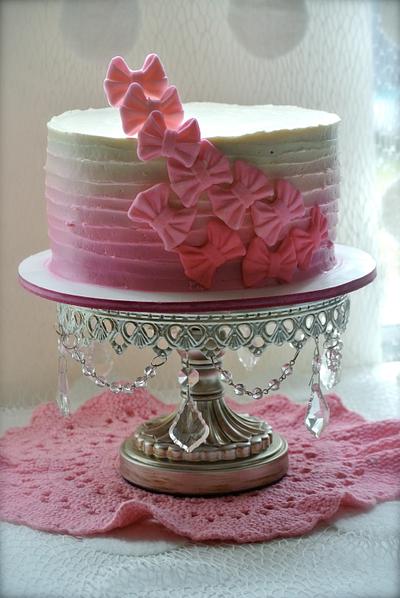 Pink ombre bows - Cake by Magda's cakes