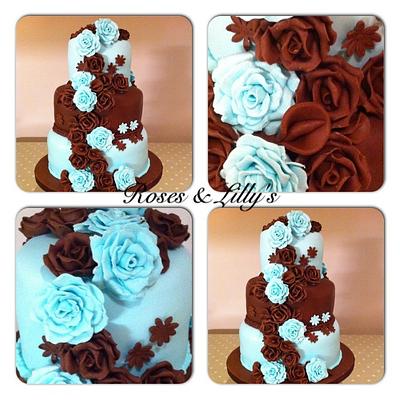 Roses & Lillys Wedding Cake - Cake by THEPARTYPANTRY