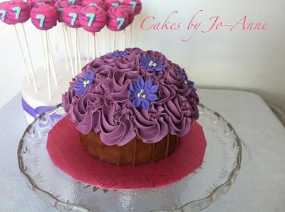 Big Cupcake - Cake by Cakes by Jo-Anne
