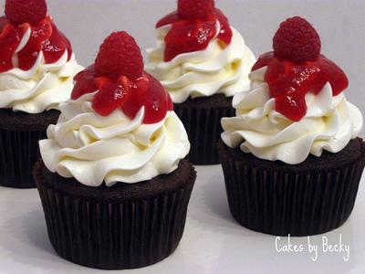 Carrabba's Cheesecake Inspired Cupcakes - Cake by Becky Pendergraft