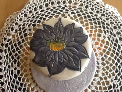 Very first attempt to paint on fondant - Cake by Lyn Wigginton
