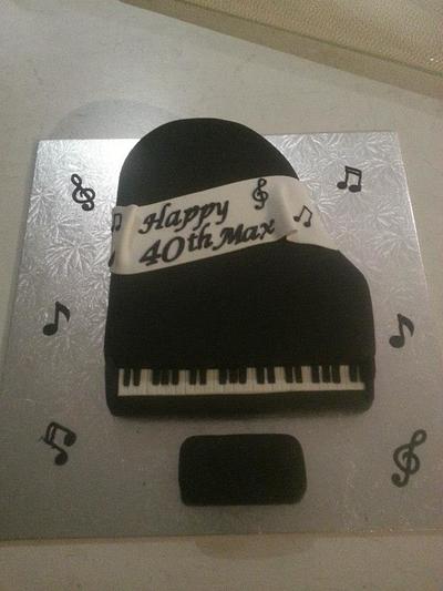 The Pianist - Cake by Lisa