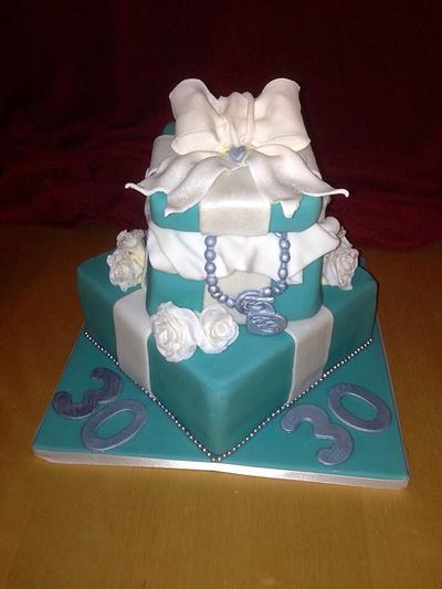 Tiffany cake with matching cupcakes - Cake by emma