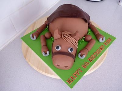 Horse cake and matching cuppies. - Cake by Sharon Todd