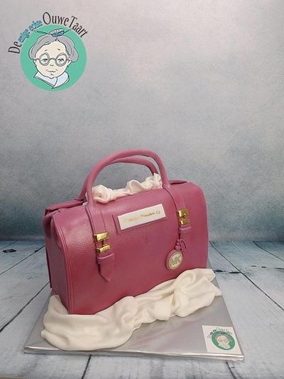 Pink MK hand bag cake 3D - Cake by DeOuweTaart