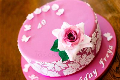 Stencil Pink cake with Rose - Cake by Torteneleganz