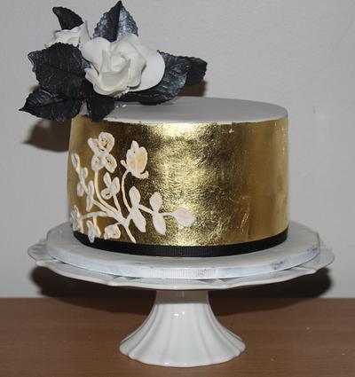 Gold leaf with piping - Cake by ElleQueue