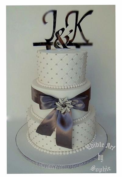 Simply Elegant  - Cake by sophia haniff