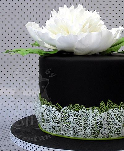 Black and white with lace - Cake by Monika