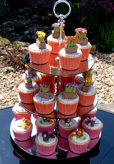 Tulip Cupcakes - Cake by Deeliciousanddivine