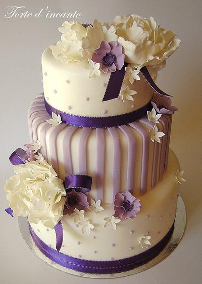 torta lilla con peonie  - Cake by Torte d'incanto - Ramona Elle
