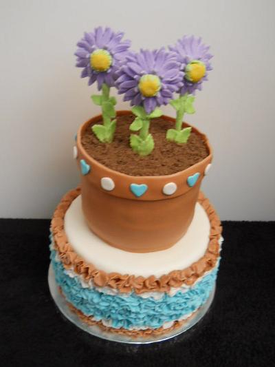 Flower pot and ruffles - Cake by Laurie