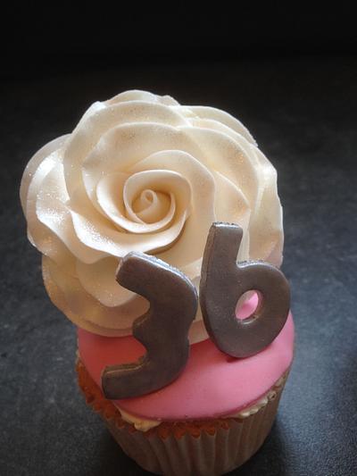 Birthday cupcakes - Cake by priscilla-patisserie