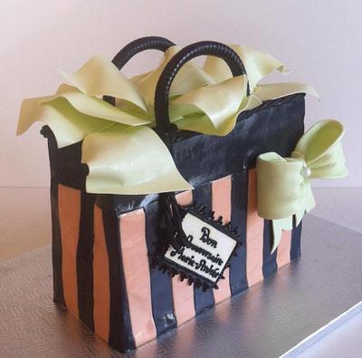 Gift bag cake - Cake by Andie Gélinas