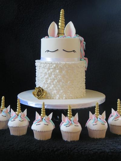 Unicorn themed party - Cake by Mandy
