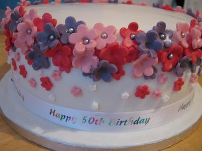 Ditsy flowers - Cake by Essentially Cakes