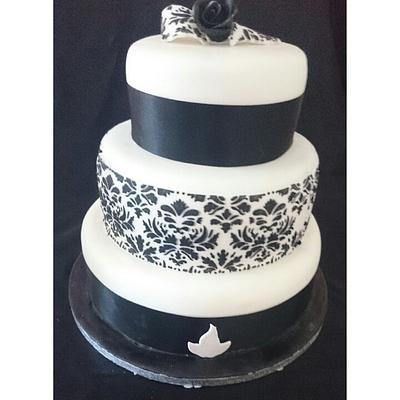 Contemporary black and white cake - Cake by Quadricakes