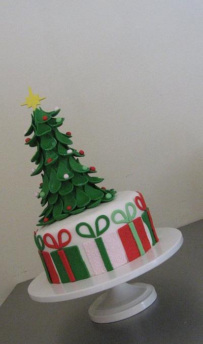 Christmas Tree and Presents - Cake by sdiazcolon