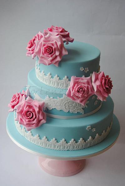Vintage Lace Wedding Cake - Cake by Torteneleganz