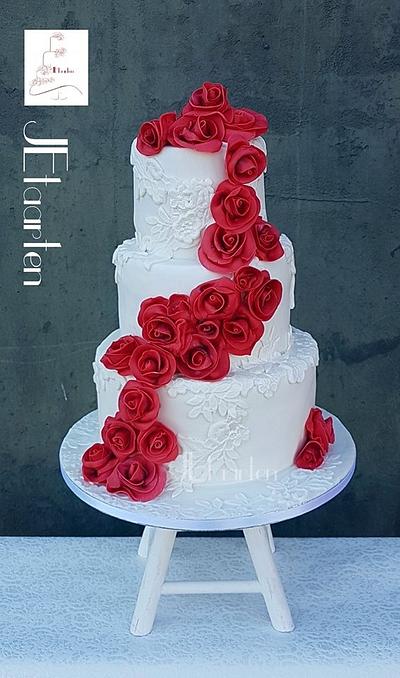 red roses on a white laced weddingcake - Cake by Judith-JEtaarten