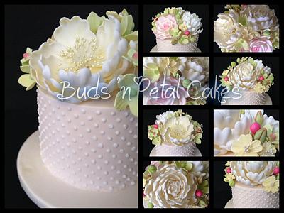Trio of roses - Cake by Buds 'n Petal Cakes