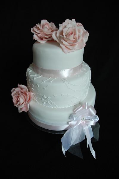 WEDDING CAKE WITH ROSES AND a copy of wedding invitations decor - Cake by Lucie