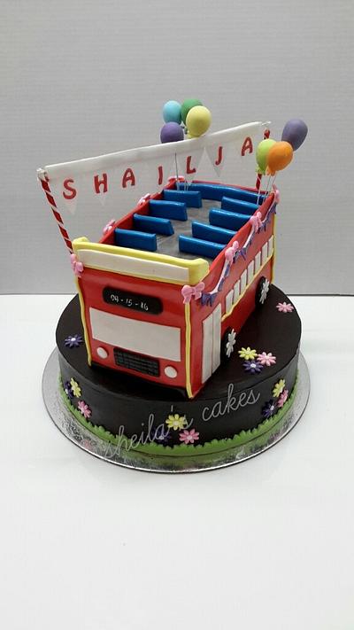 Double decker bus picnic - Cake by sheilavk