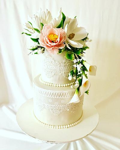 A classic wedding cake - Cake by The Hot Pink Cake Studio by Ipshita