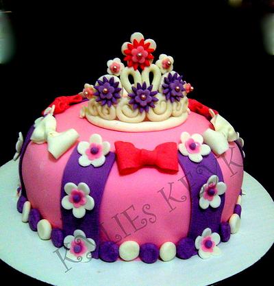 Tiara Cake - Cake by kylieskeyk