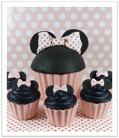 Minnie Mouse and her babies - Cake by Little Miss Fairy Cake