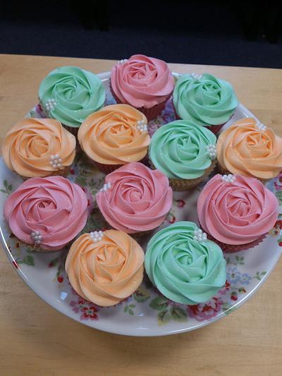 Rose cupcakes - Cake by LilleyCakes