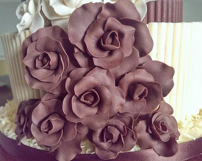 chocolate roses - Cake by Tracycakescreations