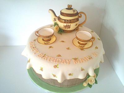 Teapot and cups - Cake by Danielle Lainton