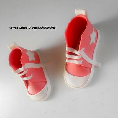 Gum paste Converse shoes - Cake by Moltan Cakes 'N' More