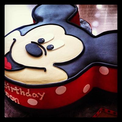 Mickey Mouse - Cake by Rebecca Litterell