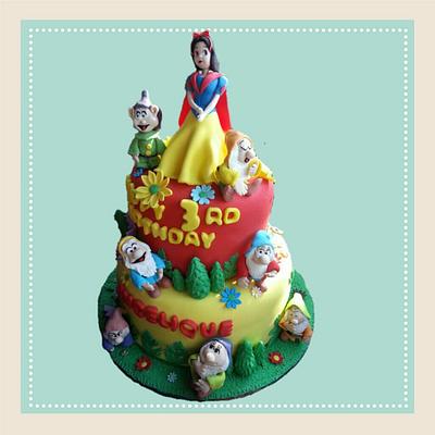 Snow White - Cake by dafscakes