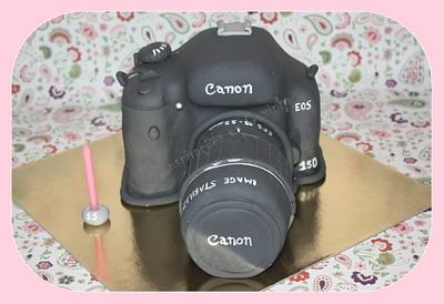 Canon Cake - Cake by Carolina Cardoso