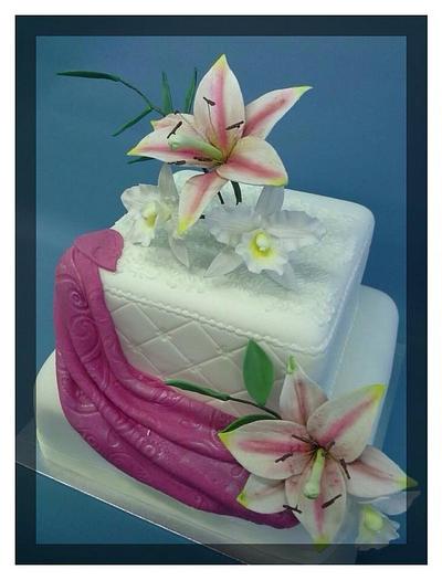 Pink lily cake - Cake by inspiratacakes