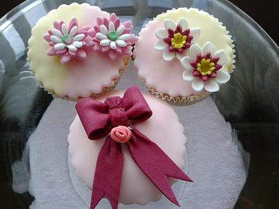 pink flower and bow - Cake by Love it cakes