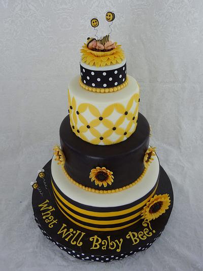 Bumble Bee Cake - Cake by Custom Cakes by Ann Marie