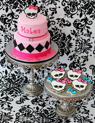 Monster High Cake & Cookies - Cake by CeCe