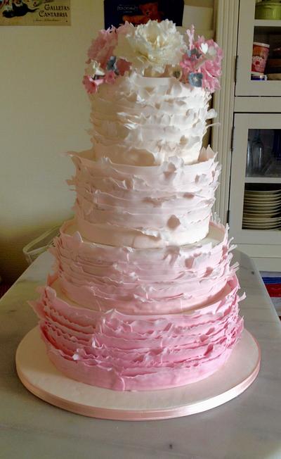 Ruffles wedding cake - Cake by Rêves et Gourmandises