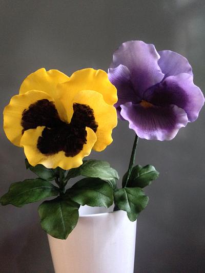 Waiting for spring...Pansy - Cake by Piro Maria Cristina