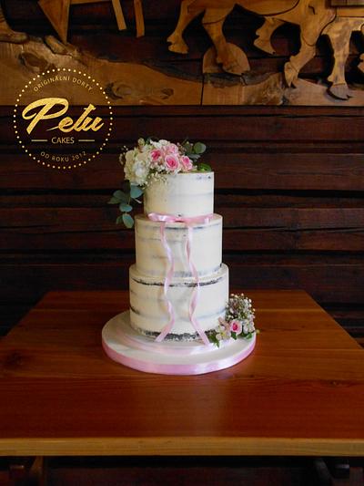 Wedding seminaked cake - Cake by Petra Krátká (Petu Cakes)