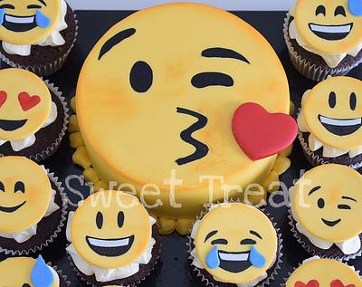 Emojis - Cake by NSafwat