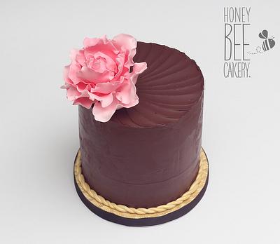 Elegantly simple Peonys by The Honeybee Cakery - Cake by The Honey Bee Cakery