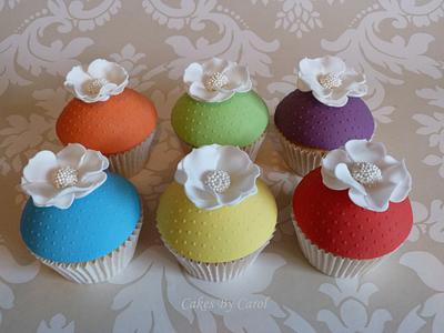 Simple Rainbow cupcakes - Cake by Carol