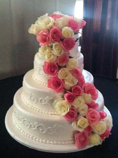 Fresh flower wedding cake - Cake by littleshopofcakes