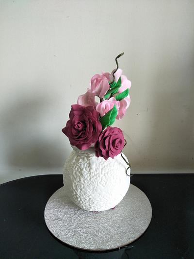 Elegant flower vase - Cake by Creative Confectionery(Trupti P)